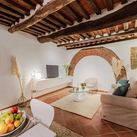 Casa Al Dipinto, An With Garden Apartment Lucca