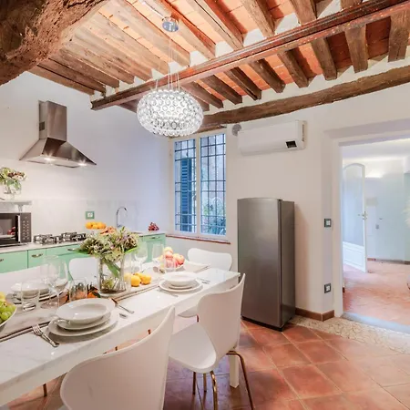 Apartment Casa Al Dipinto, An With Garden Lucca