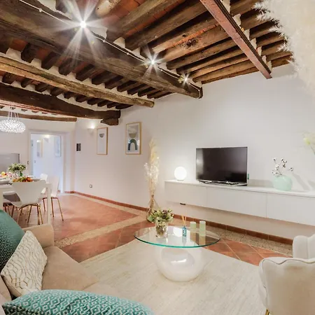 Apartment Casa Al Dipinto, An With Garden